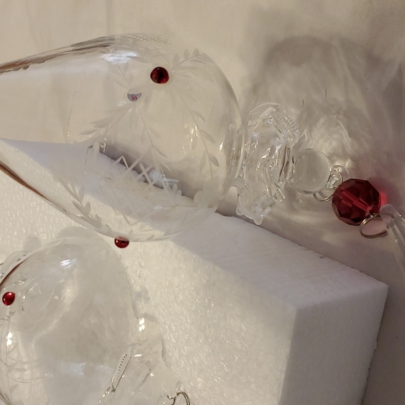 COPY - NWT, Crystal Etched,Small 3 Red Crystals around each. 1 globe,1 hurrica… - Picture 9 of 12